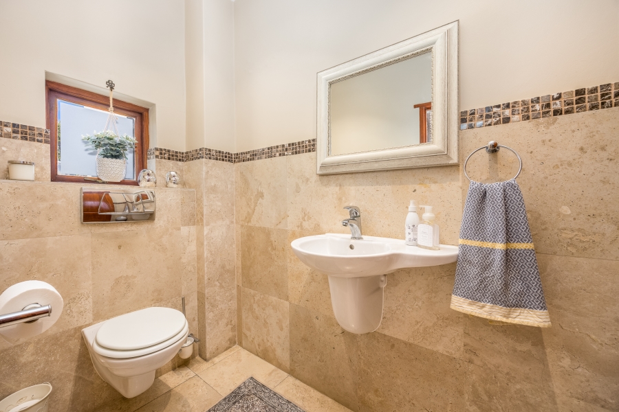 5 Bedroom Property for Sale in Klein Zevenwacht Western Cape